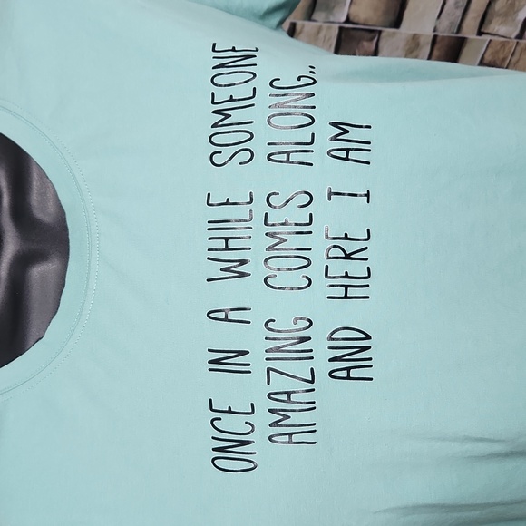 Someone Amazing Graphic Tee - Picture 4 of 6